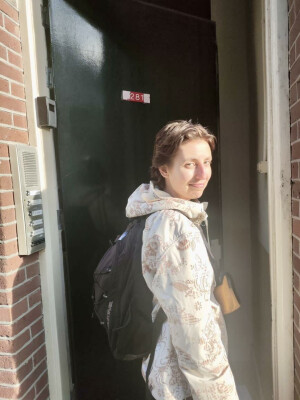 Nele zoekt een Kamer / Appartement / Huurwoning / Studio / Woonboot in Amsterdam